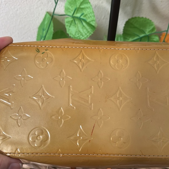 LOUIS VUITTON Monogram Vernis Reade MM Hand Bag Yellow Patent Leather - Picture 10 of 13